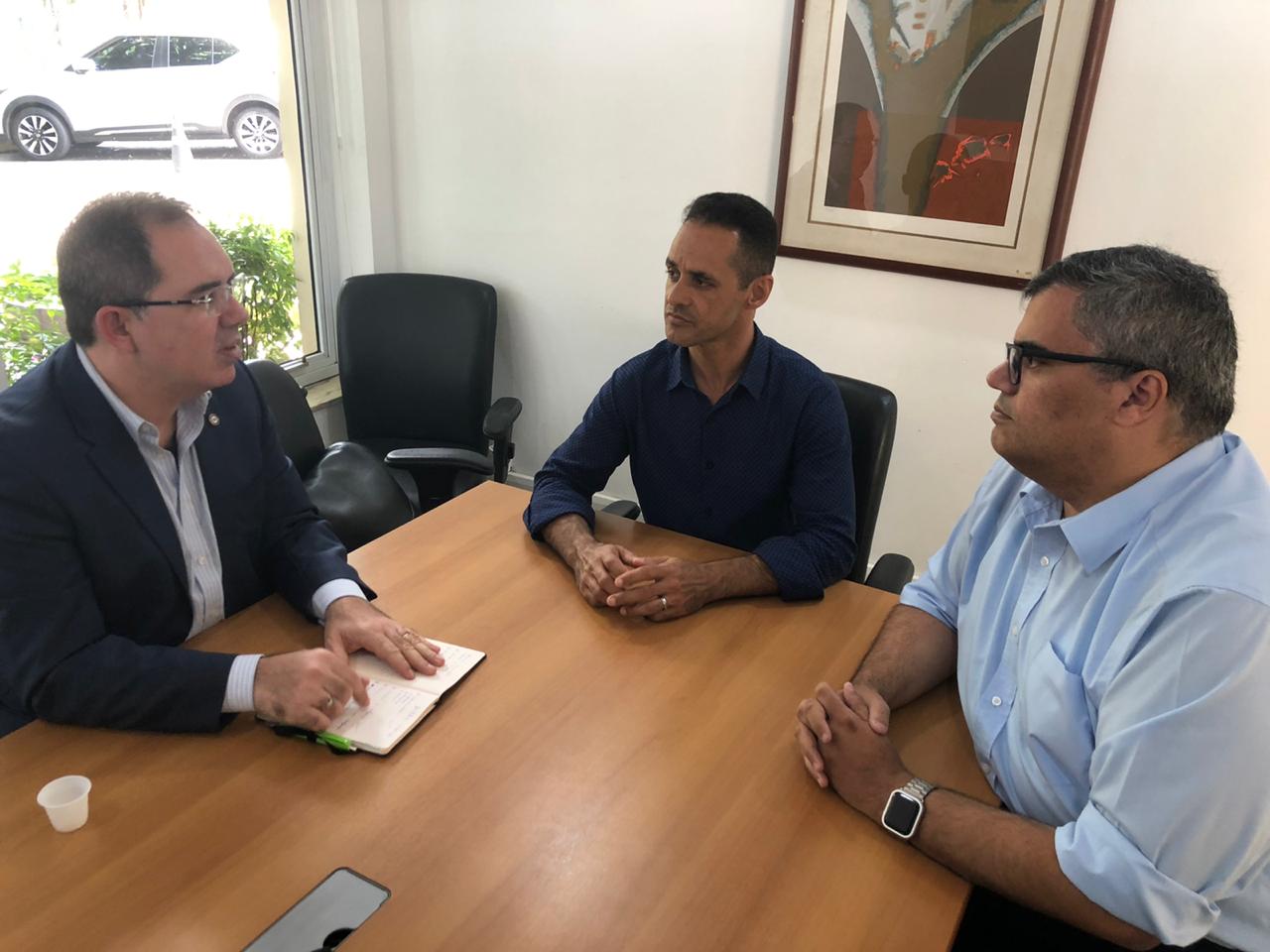 Adm. Paulo Teles durante benchmarking em SP