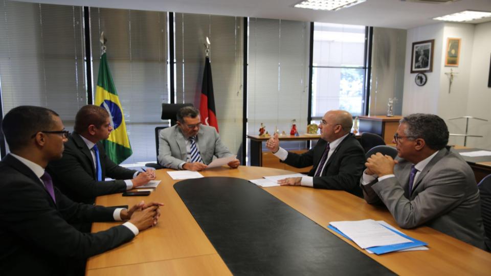 Ministro do TCU recebe equipe do Sistema CFA/CRAs para discutir assuntos institucionais