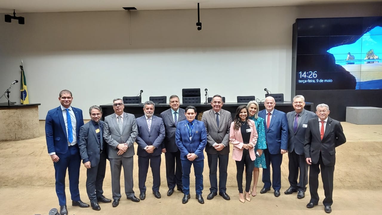 Sistema CFA/CRAs participa do lançamento da Frente Parlamentar de Apoio aos Conselhos Profissionais