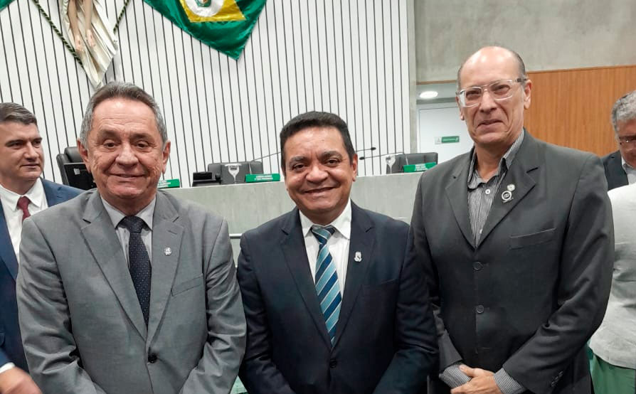 CRA-CE marca presença em homenagem aos 50 anos da UECE na Assembleia Legislativa
