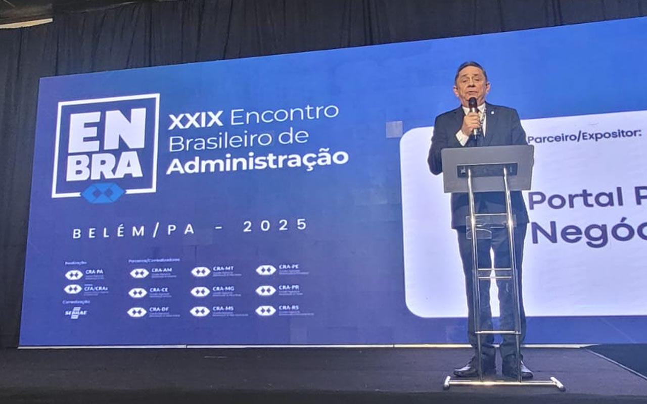 Presidente do CRA-CE, Adm. Rogério Cristino, media painel sobre Transparência Organizacional e ESG no XXIX ENBRA