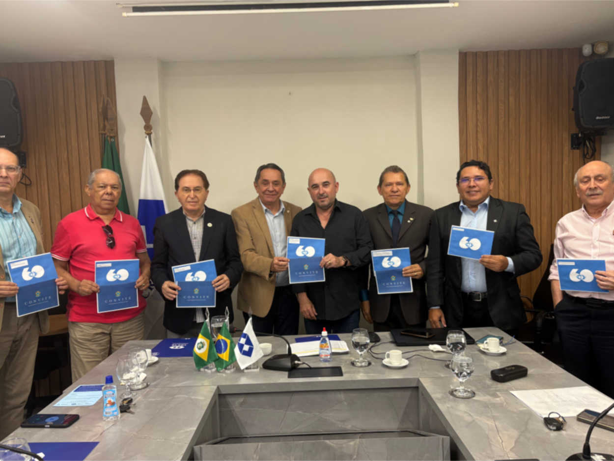 CRA-CE realiza entrega de convites aos homenageados do Jubileu de Diamante da Administração