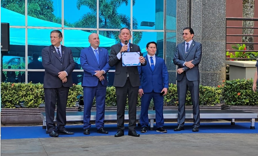 Presidente do CRA-CE é homenageado em Brasília pelos 60 anos da Administração no Brasil