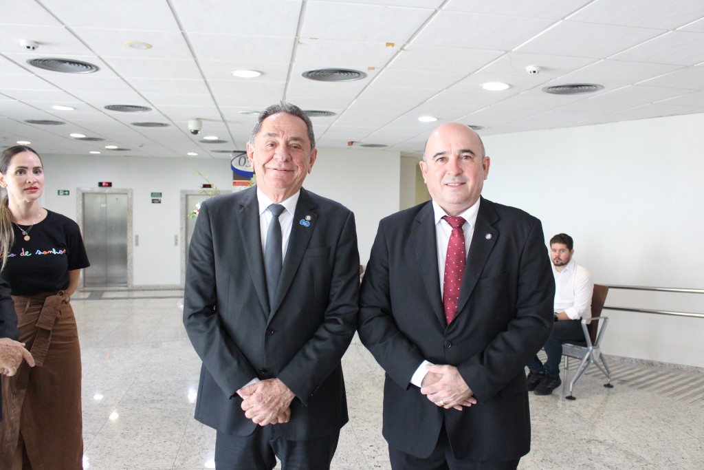 Presidentes do CRA-CE e CFA participam de celebração pelos 90 anos do TCE-CE